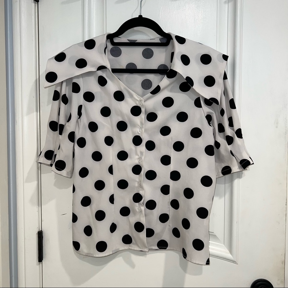Black and white poke-a-dot top (M)